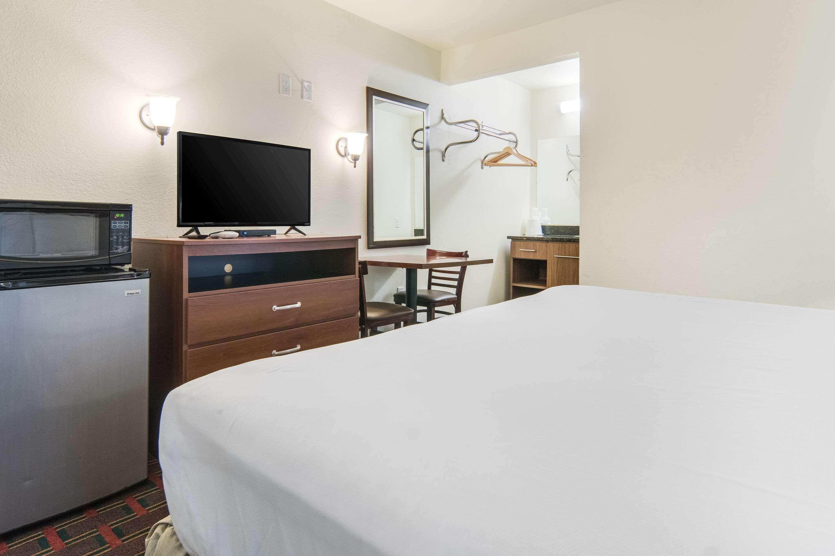 Rodeway Inn Уэтерфорд Экстерьер фото