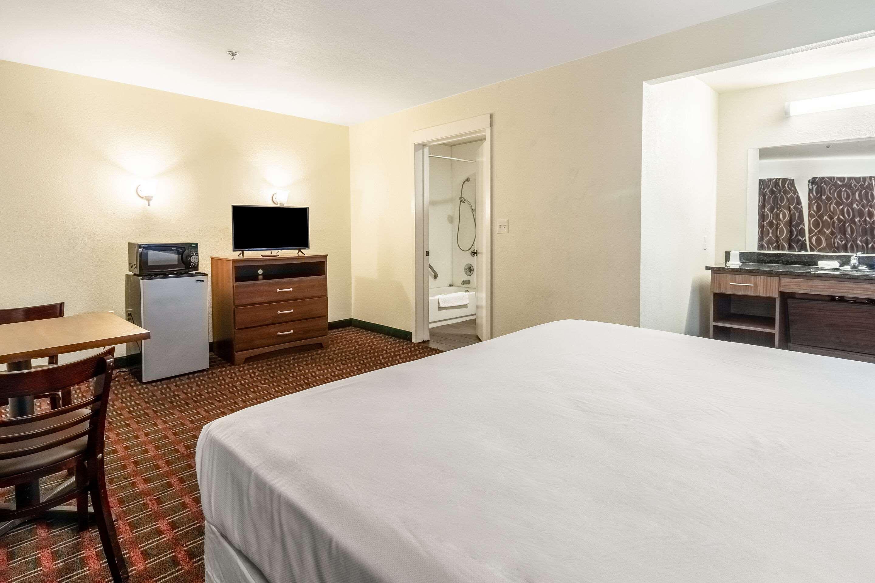 Rodeway Inn Уэтерфорд Экстерьер фото
