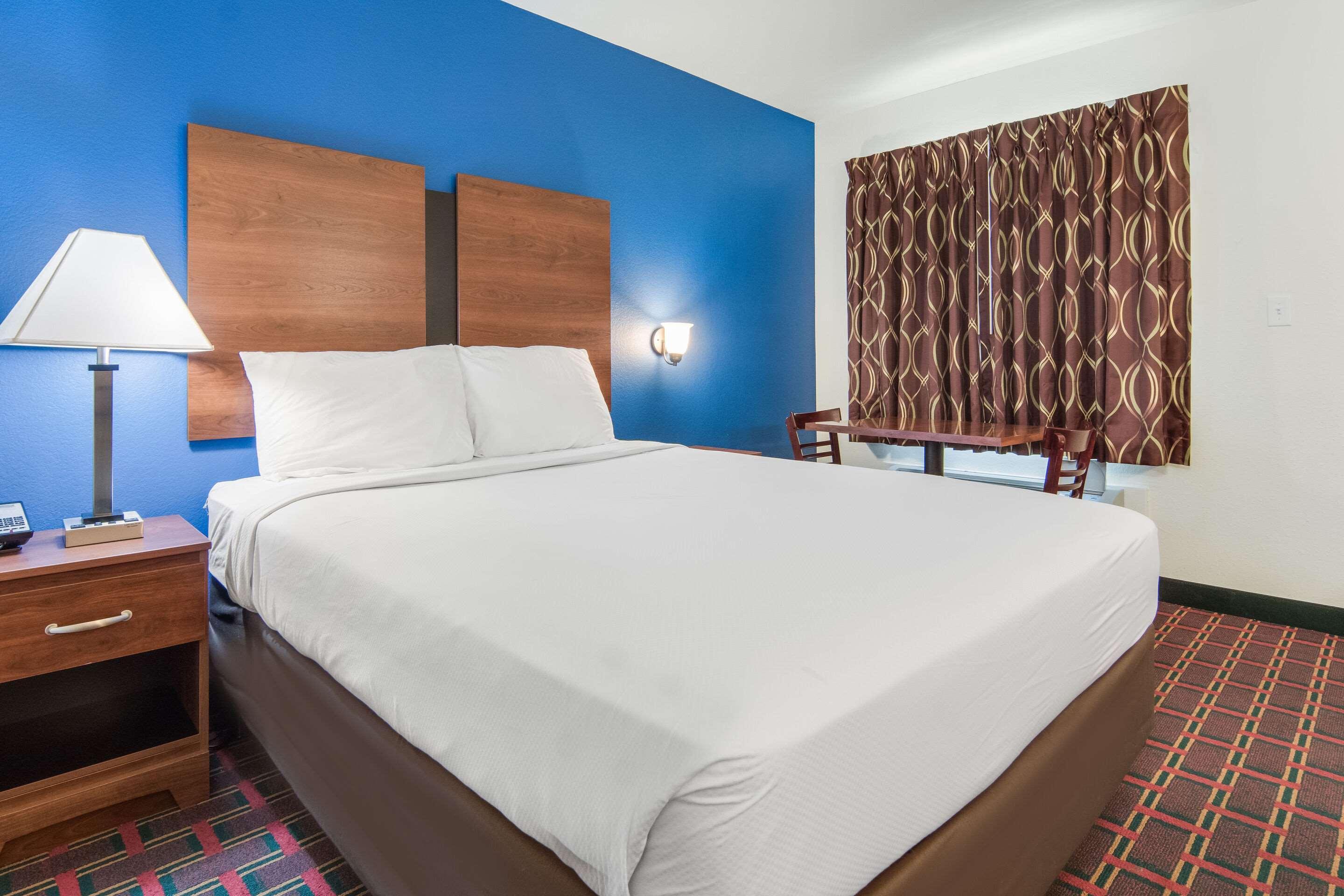 Rodeway Inn Уэтерфорд Экстерьер фото