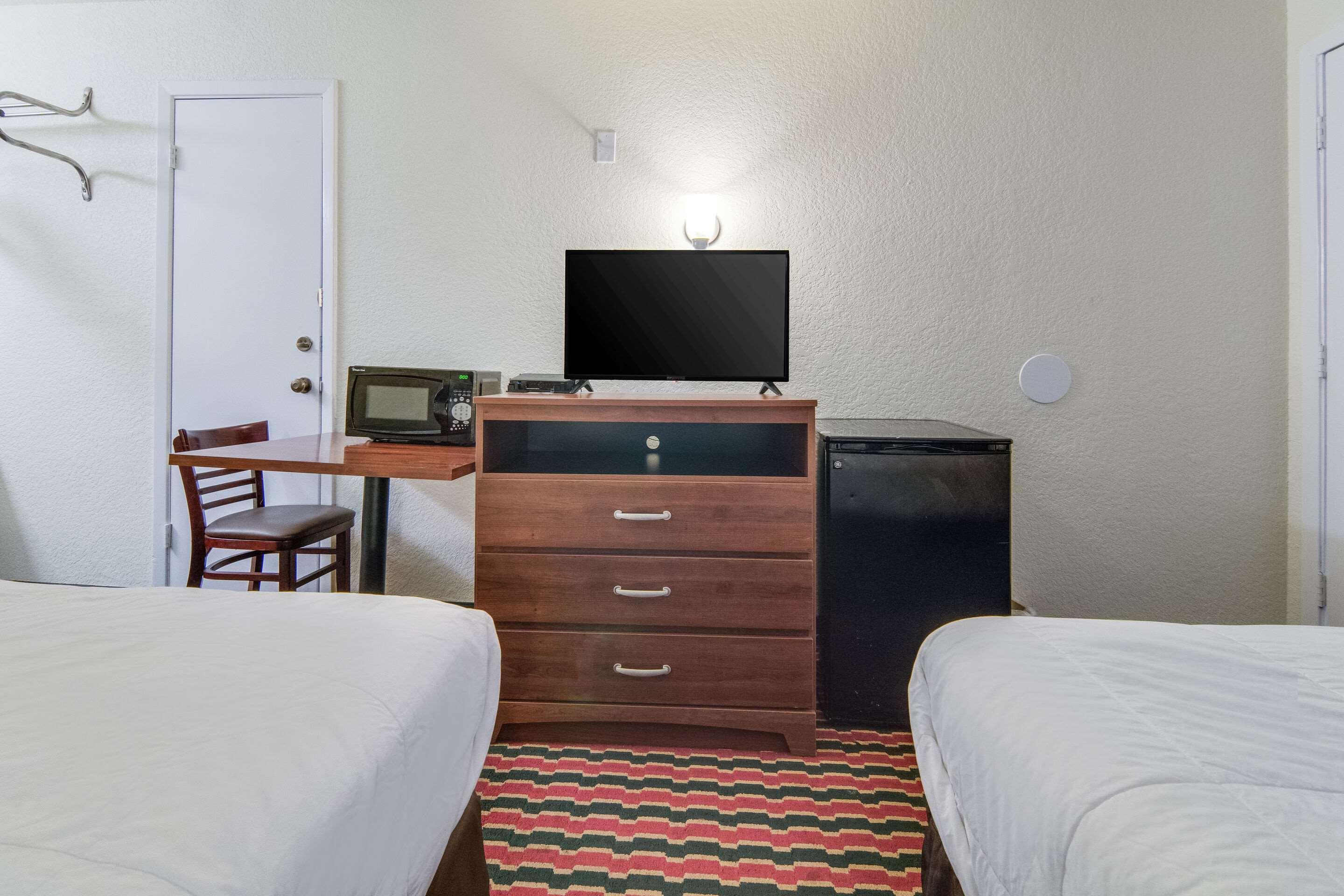 Rodeway Inn Уэтерфорд Экстерьер фото
